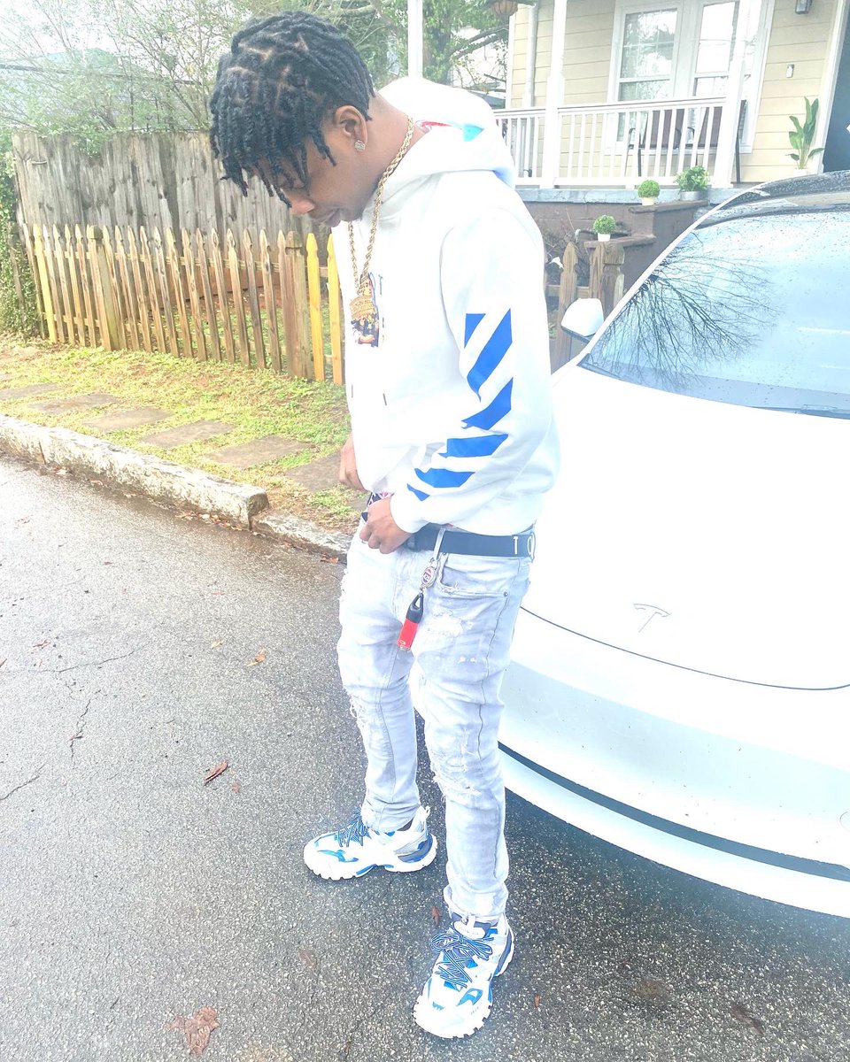 IAM_2LANE's tweet photo. They Gone Leave When You Down Better Stay On Your Shit Had To Run It Up Fast Nigga Trynna Get Rich 🦅🖤 … #LLBNB #LLCHOP #LLMURK #LLTBlaser #HappyNewYears https://t.co/jCluLYPxxT