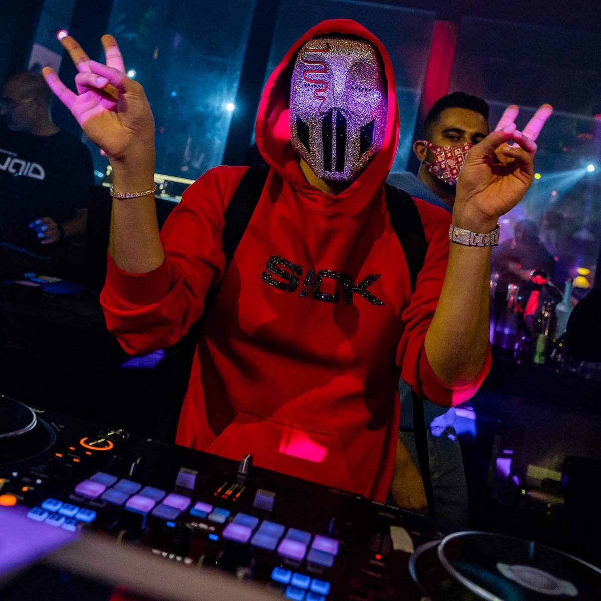 sekaihtx tweet media