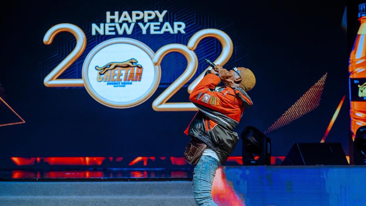 We ushered in the brand new year in @kigaliarenarw style with the @EAPRwanda #2022newyearcountdown! Shoutout to @yvanburavan @RidermanRiderzo @alynsano @TopherMuneza @BushaliT and @junokizigenza for crossing over with us!! Happy New Year 🎊. Special shoutout to @bralirwaplc