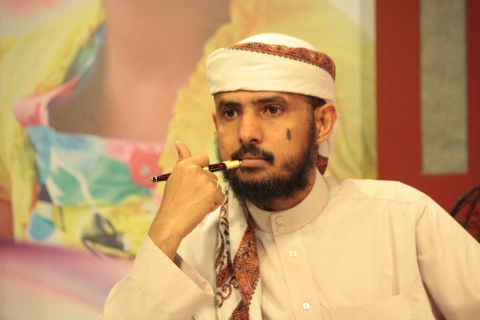 HadaremNet's tweet photo. باتيس لمحافظ #حضرموت: لا تكسر أهلك واجعل سلطتك سندا لهم عند صانع القرار
https://t.co/hIAsuAD543 https://t.co/5v2Mae3vUf