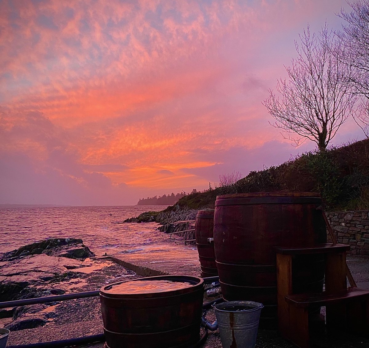 DeeBantry's tweet photo. Seaweed bath at sunset 🌅 
#bantry #wildatlanticseaweedbaths #WildAtlanticWay https://t.co/l6lyHmhzdR