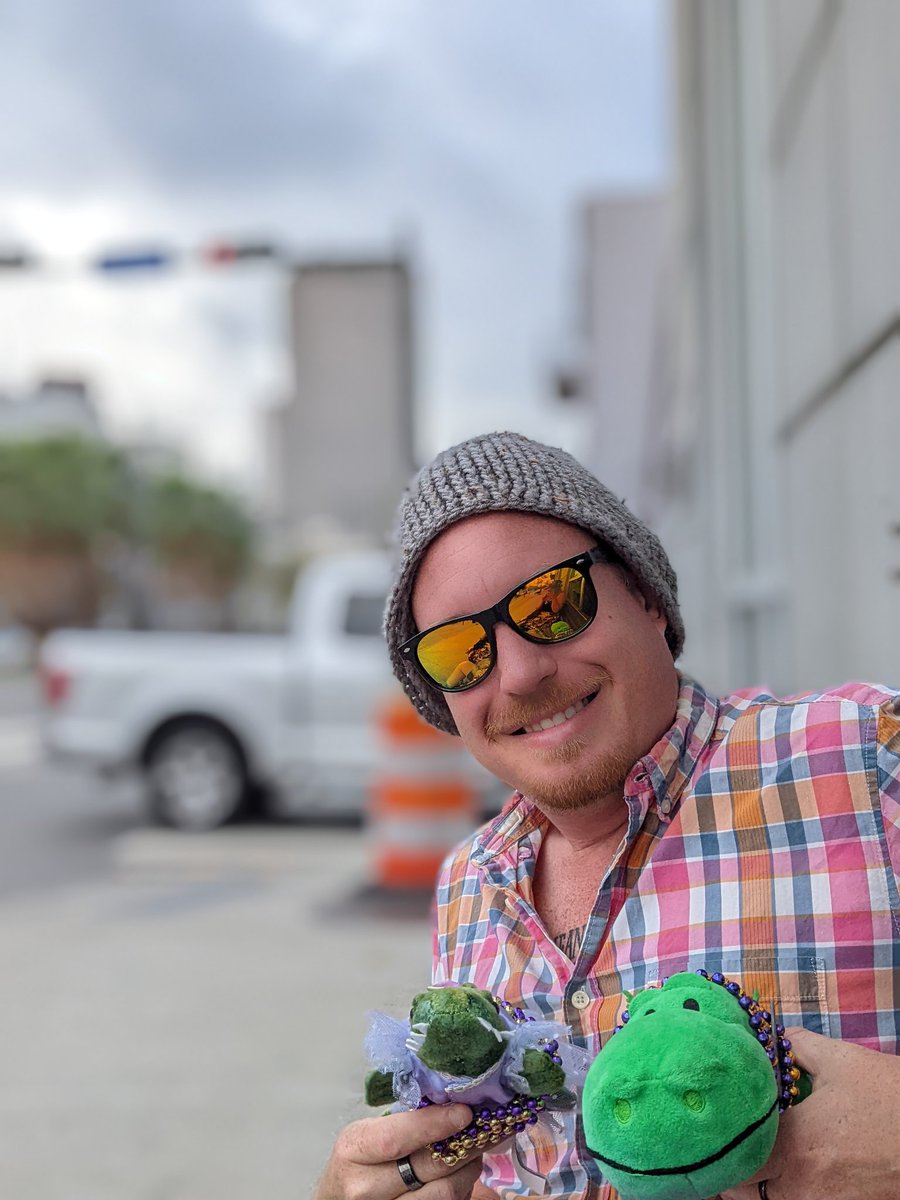 GatorOnTheGo's tweet photo. Happy New Year from @brafglover, Coco, and me! Heading to our Swamp tour now, where I shall get in touch with my ancestral roots! @AvocadoGators #gatoronthego #avocadoedpisthebest https://t.co/HZx0Dfr8TL