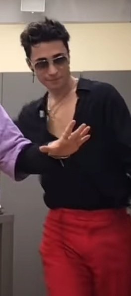 s4bismirr0rball's tweet photo. Christian vestito così ha risolto metà dei miei problemi #Amici21 https://t.co/o4G4gL5fjS