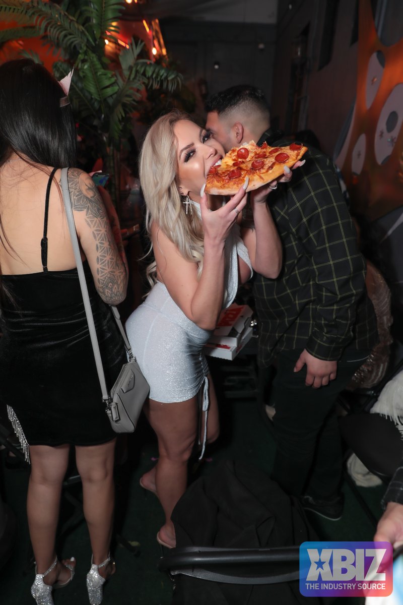 industrybyrick's tweet photo. #HeavenandHellNYEparty #PleaseTagYourself @XBIZ @x3expo https://t.co/zci0e4t13M