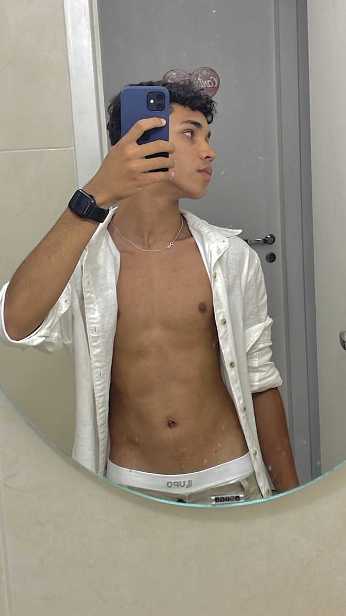 vinicius_soulza's tweet photo. vai começar o ano me chamando de que? amor? https://t.co/e2aCUKz6Rx