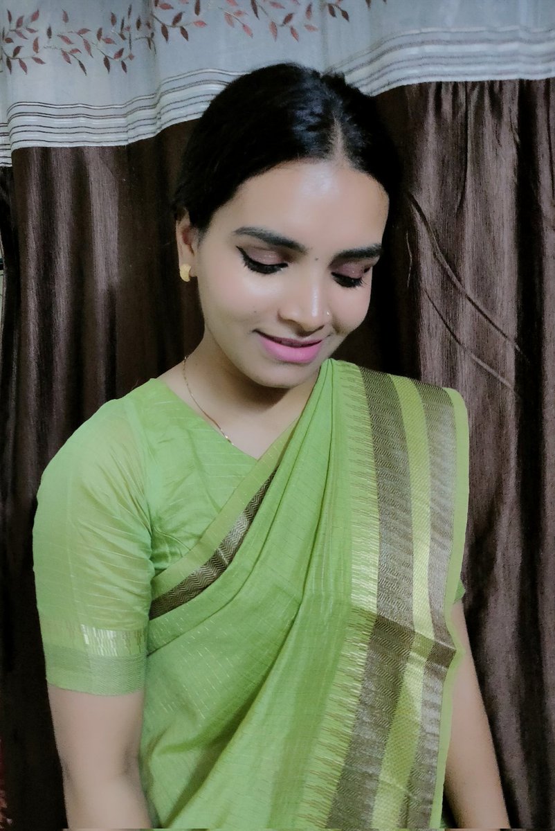 alam_sheeba's tweet photo. Saadgi with Sweetness
.
.
.
.
.
#sheebasinger #sheebaalam #bollywood #playbacksinger #musicallife #HAPPYNEWYEAR2022 #traditional #loveforsaree https://t.co/bNNrI45o0g