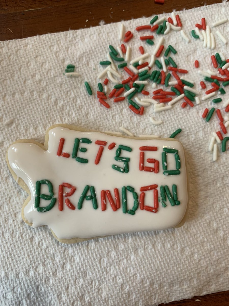 1ofushas2go's tweet photo. I’m not allowed to decorate cookies anymore. https://t.co/Hn7j7kTxjn