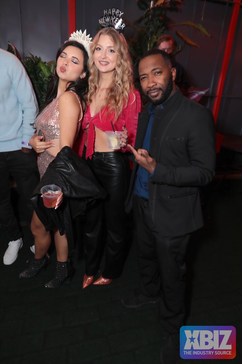 industrybyrick's tweet photo. #HeavenandHellNYEparty #PleaseTagYourself @XBIZ @x3expo https://t.co/1WMY9SOuRA