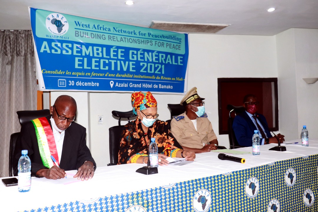 wanepmali's tweet photo. 30 déc. 2021 | 🎈#AGE WANEP-Mali 👇
Le Gouverneur du district de Bamako a presidé les travaux de l'Assemblée Générale Elective de @wanepmali en présence des représentants des organisations membres et partenaires du réseau au Mali 🇲🇱.
#TissonsDesRelatilnsPourLaPaix
#All4Peace https://t.co/MAbjZfUN0k