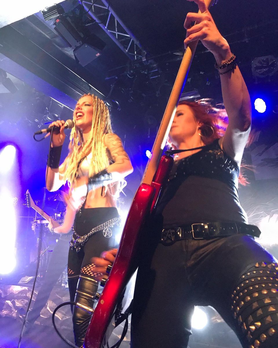 EmilVetsch's tweet photo. @burningwitches_  live my very fave HEAVY METAL Band #burningwitches #thewitchofthenorth #hexenhammer #dancewiththedevil #thecircleoffive #heavymetal #allfemaleheavymetal #metalgodess https://t.co/uZJz7OTKpv