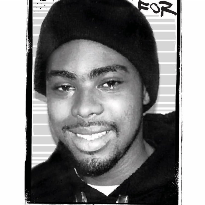 In 2009 on New Years, Oscar Grant was murdered in Oakland Bart while he was handcuffed. 

Don’t forget. #OscarGrant 🙏🏽🖤🦋