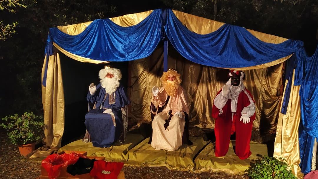 JaMassague's tweet photo. Pessebre vivent de #Llers!! Quina currada de la @Brullersenca i veïns i veïnes de Llers! Enhorabona!! 

L'any vinent tindreu tres figurants nous, l'Ona, la Maria i l'Anton! 😉

 @catexperience @cultura_cat #tradition #pessebre #nadal #christmas #tradicio #culturasegura https://t.co/UMvYws6kba