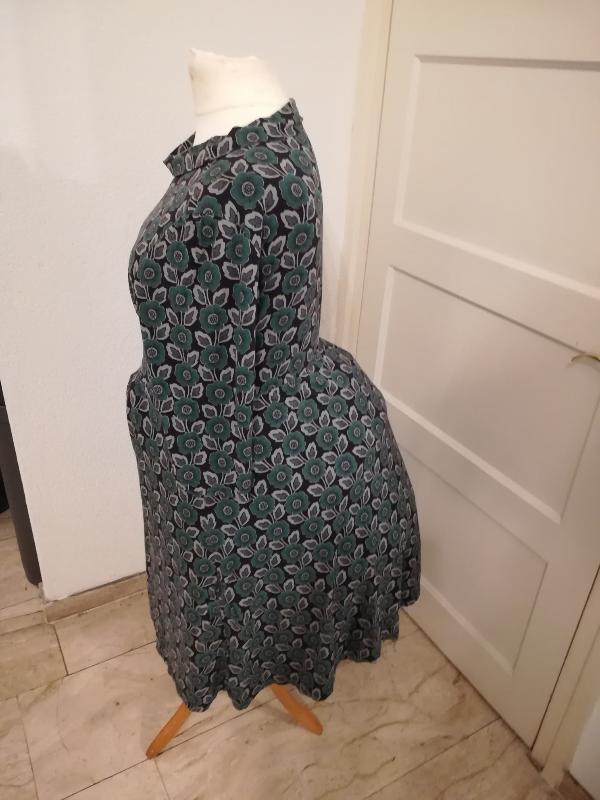 Going through my textile boxes, I found a project from a few years ago. This is my prototype bustle frame, on a dress form with a modern dress that isn't really designed for it https://t.co/DV314V4cFt