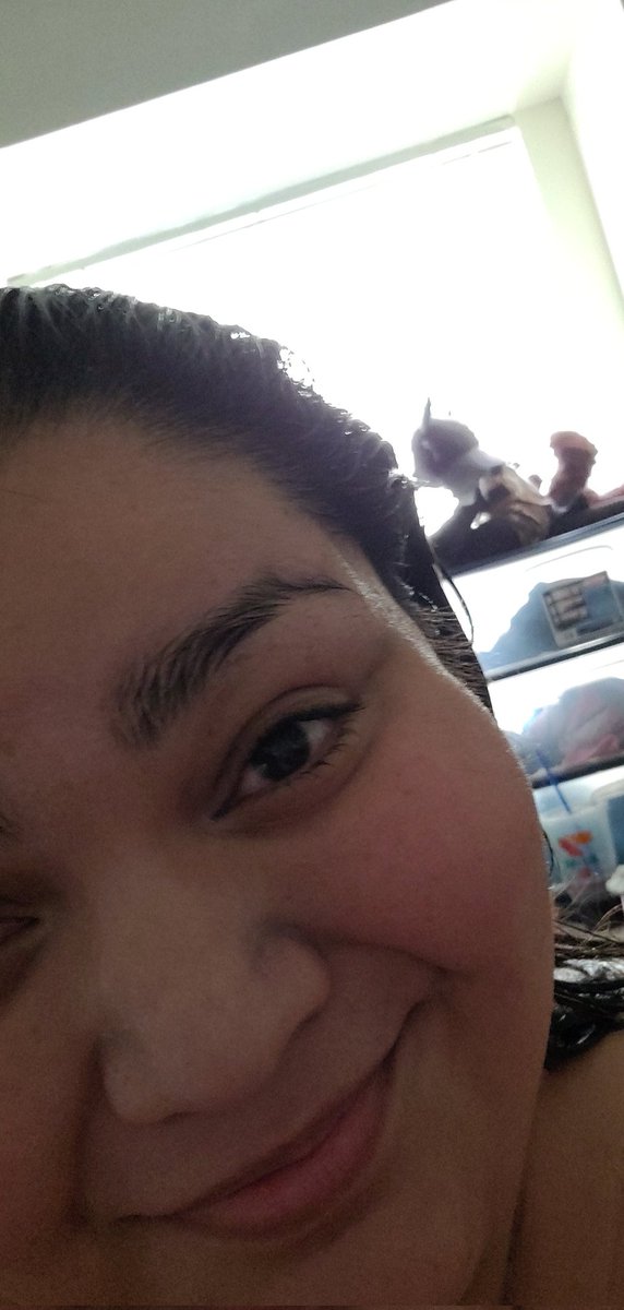 Tw1stedTabby's tweet image. What has 2 thumbs thumbs takes standing showers on their own now? #me #practiceISprogress #CanIWorkNow?