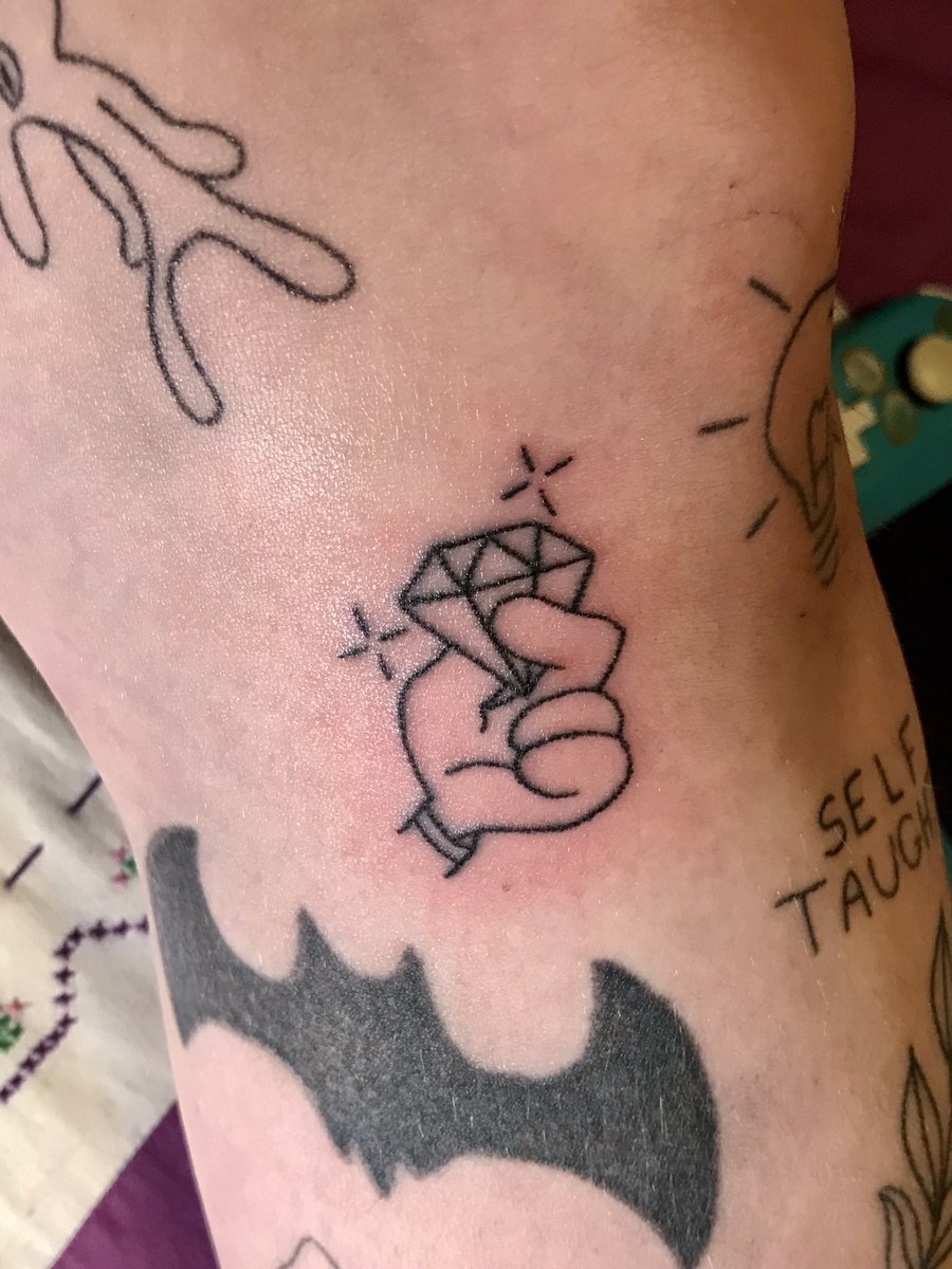 handpokekeek's tweet photo. Did this yesterday 👌🏻#handpokedtattoo #stickandpoke #machinefree https://t.co/9agmtEIp9V