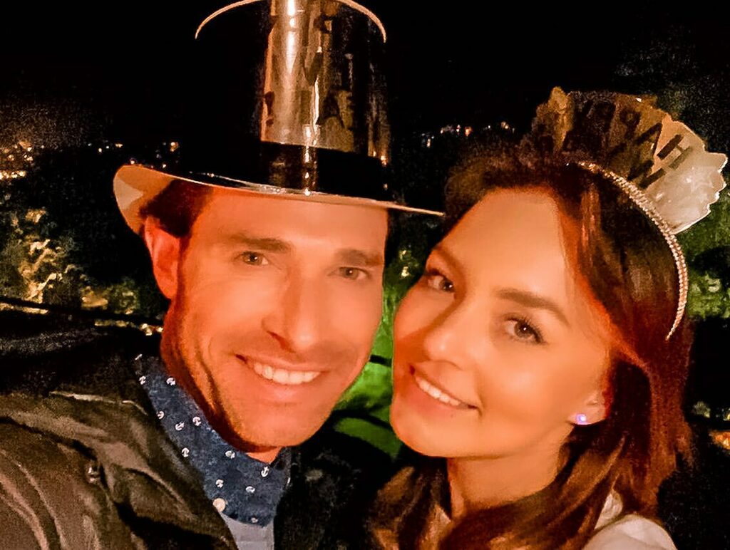 sebastianrulli's tweet photo. Bienvenido 2022. Te recibimos con muchas ganas, amor y esperanza. 
Deseo que sea un año maravilloso para tod@s!!!#añonuevo #actitudpositiva #love https://t.co/okST2qGT3n https://t.co/LxcLdF7eE2
