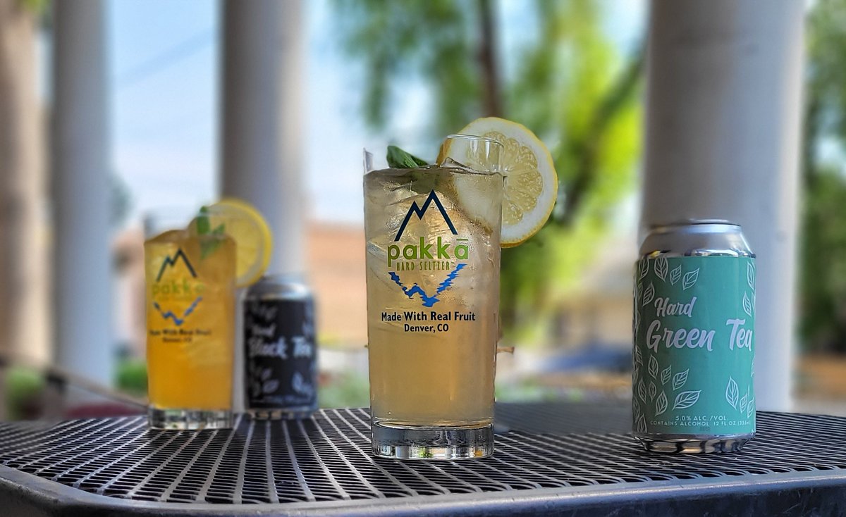 pakkaseltzer's tweet photo. Splash some citrus into your Hard Tea! Try pouring a can of Hard Green or Hard Black Tea over ice, adding a lemon wheel, and topping it off with a sprig of spearmint. Happy New Year!

#BePakka #HardTea #GreenTea #BlackTea #Lemon #Mint #GlutenFree #LowCalorie #BeerAlternative #NYD https://t.co/84cS2DC3ii