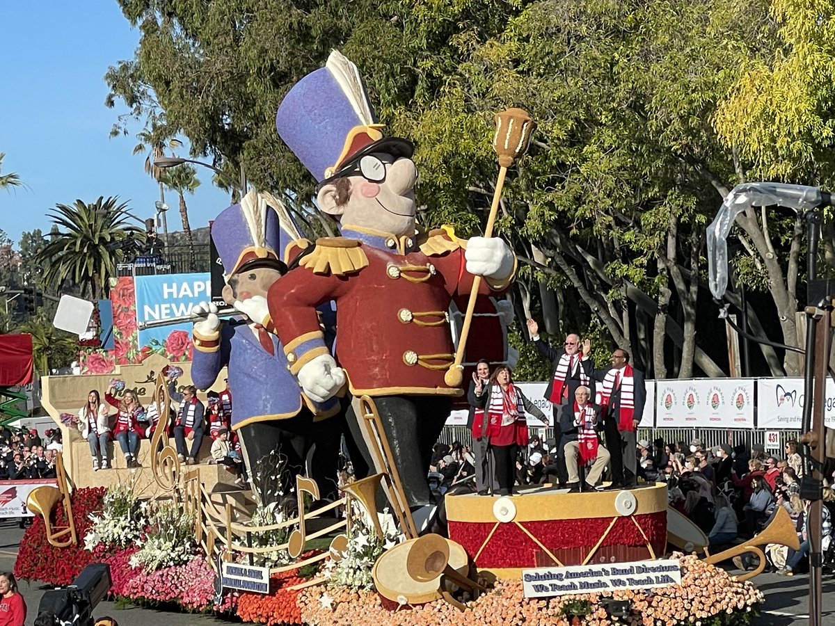 DeadlyDragoon's tweet photo. #RoseParade #RoseParade2022 https://t.co/B9EAv1xK1a