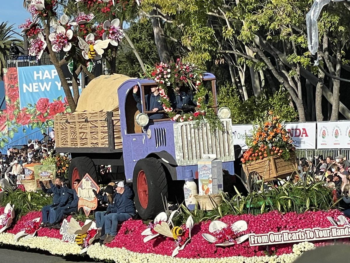 DeadlyDragoon's tweet photo. #RoseParade #RoseParade2022 https://t.co/B9EAv1xK1a
