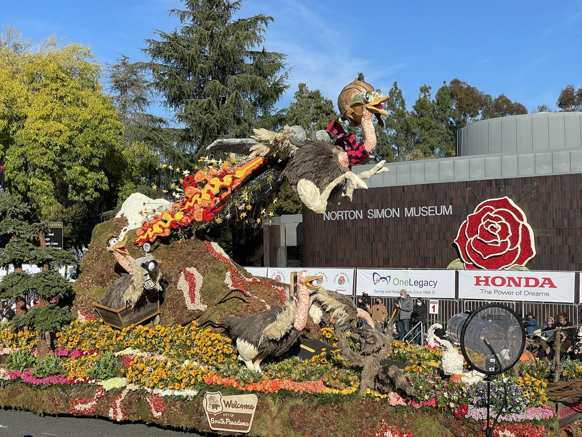 DeadlyDragoon's tweet photo. #RoseParade #RoseParade2022 https://t.co/B9EAv1xK1a