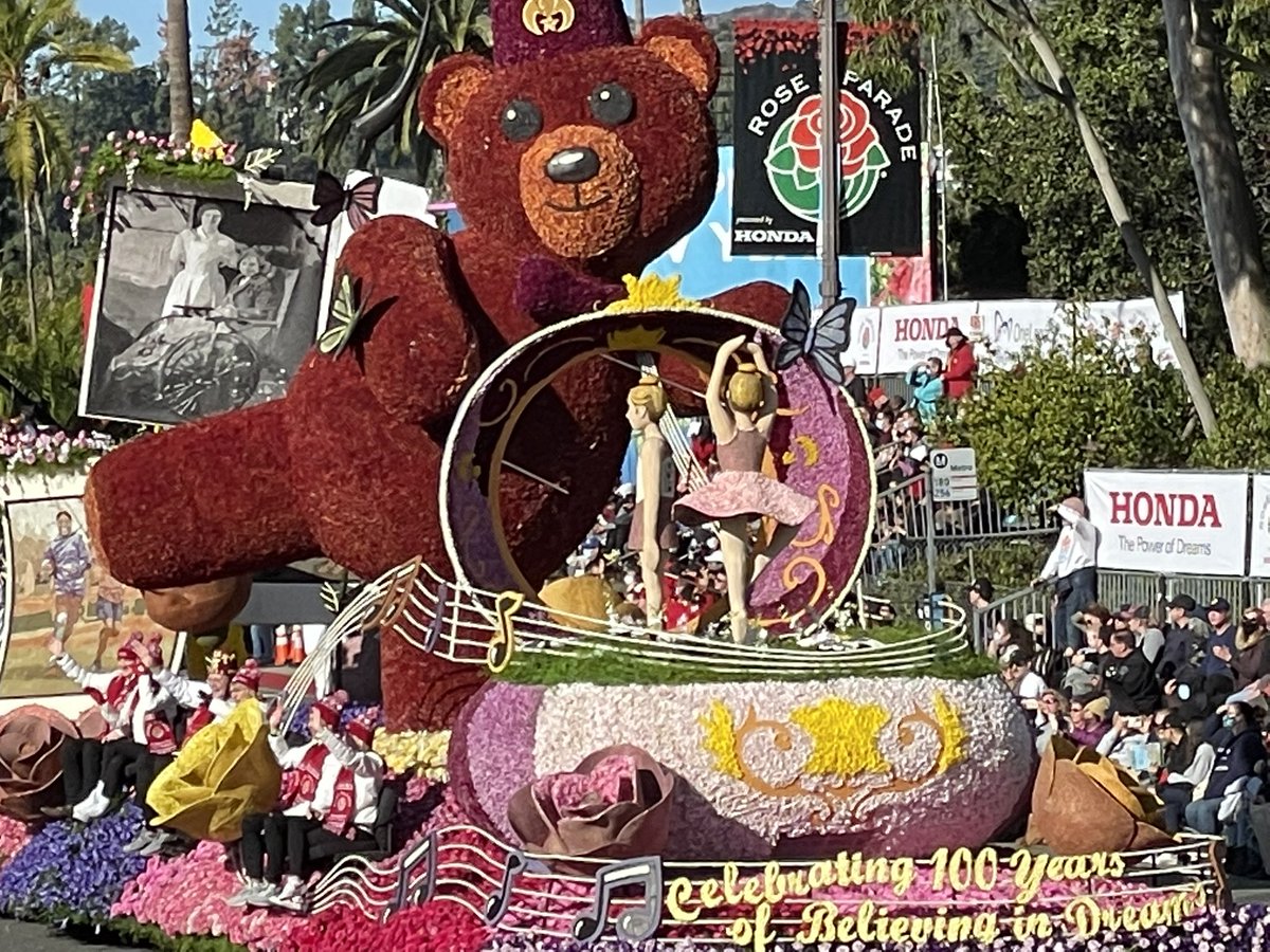 DeadlyDragoon's tweet photo. #RoseParade #RoseParade2022 https://t.co/NCHZ8O3KRM
