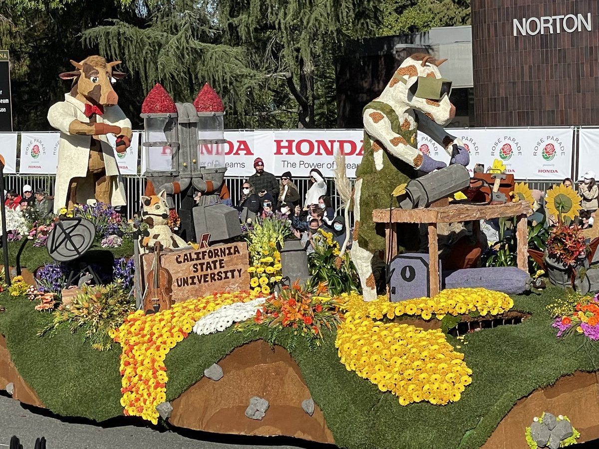 DeadlyDragoon's tweet photo. #RoseParade #RoseParade2022 https://t.co/NCHZ8O3KRM