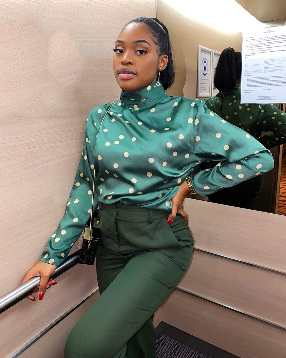 itsmasiala's tweet photo. Bonne année à vousss ☘️💚 https://t.co/9IFANxkVPH