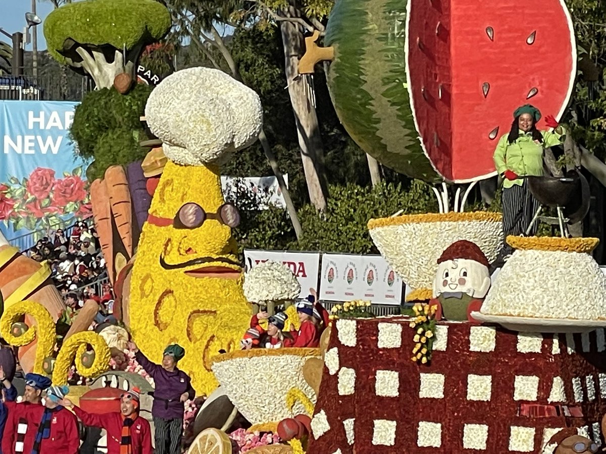 DeadlyDragoon's tweet photo. #RoseParade #RoseParade2022 https://t.co/sY84DX3bum