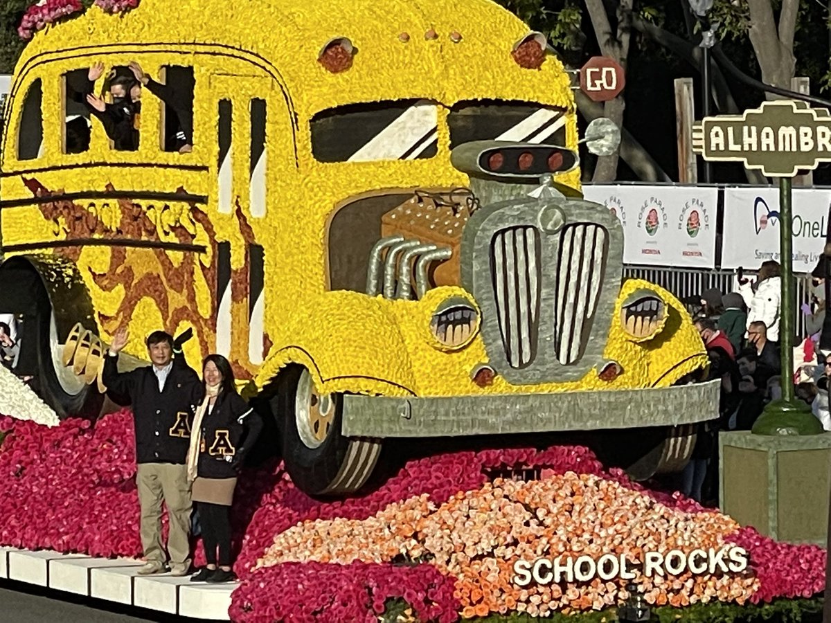 DeadlyDragoon's tweet photo. #RoseParade #RoseParade2022 https://t.co/sY84DX3bum