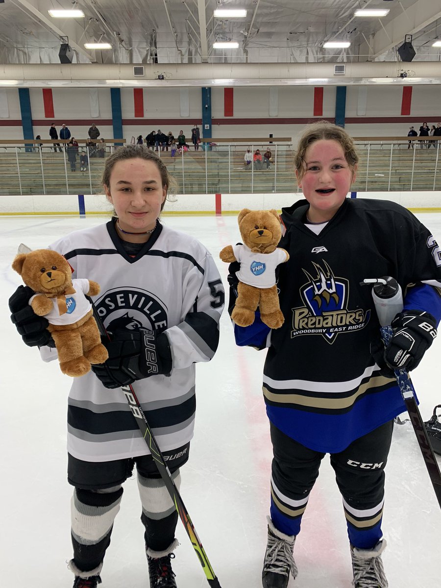 YouthHockeyHub's tweet photo. Danglefest 2021 - 12B
Roseville skates to victory over Woodbury, 6-1. POTG Honors are awarded to the Raiders Mary Berthiaume (3G, 1A) and the Predators Izzy Schumacher (1G)
#Danglefest21
#YHH https://t.co/Ho2VZFEiQy
