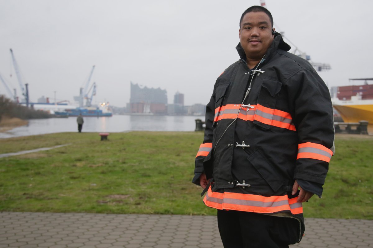 specialpaul's tweet photo. Guys from Hamburg may know this place :)
@elbphilharmonie - @medfetmax - @NDRweltbilder - @hamburg_de - @FDNY -
#specialpaul
#FDNY
#fireifghter
#bunkergear
#Elbphilharmonie
#scoringstage
#HPA
#HamburgPort
#HH
#hamburg https://t.co/0otn7opurY