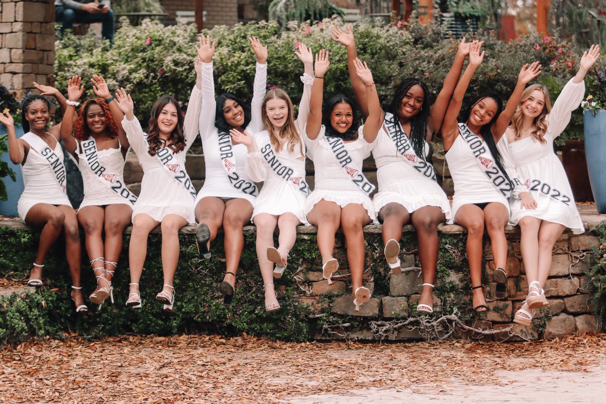 Happy New Years from your Trinity Cheer class of 2022!🎉