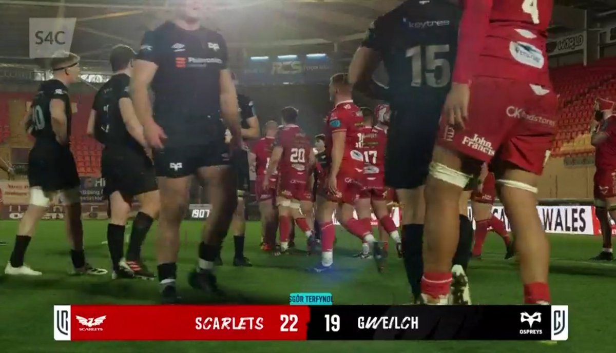 Vaughan_Wms's tweet photo. Blwyddyn Newydd Dda @scarlets_rugby!
Y cais ola na, trwy gymaint o ddwylo i greu'r cais. Ardderchog!
#SCAOSP https://t.co/bHwFjNxRoH
