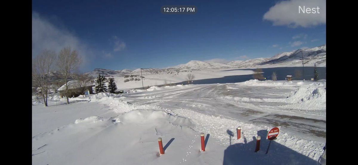 Happy New Year! The roads in the park and the boat ramps are plowed. Remember to wear your life jacket if you venture out on the water. 

#utahstateparks #happynewyear2022 #gohebervalley #jordanellesp