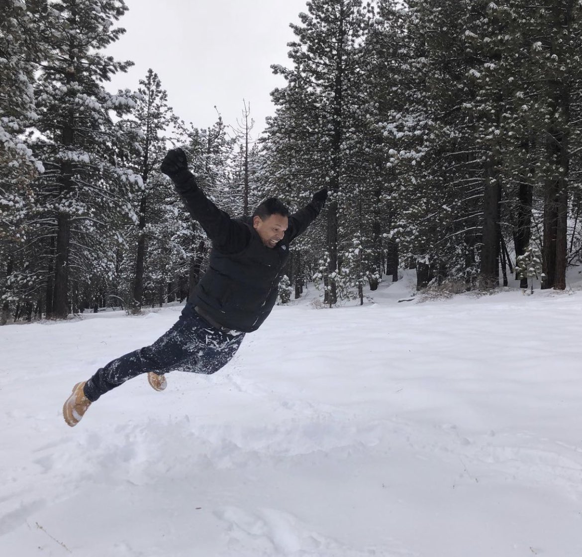 Diving into a brand new year with lots of love, health, joy and succes and wishing u all the same #HAPPYNEWYEAR2022 #happy