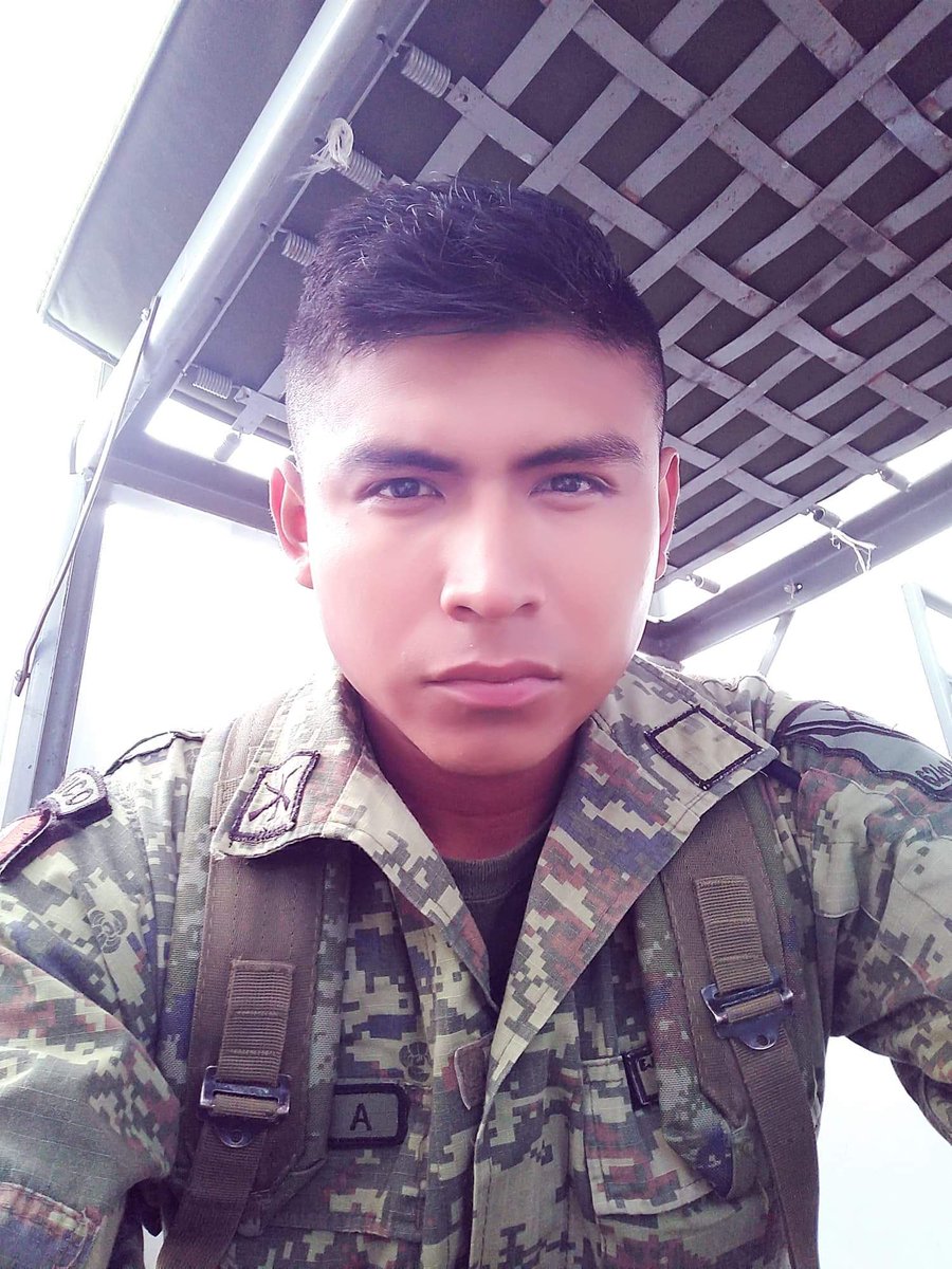 SamuSmith15's tweet photo. Qué tal este compañero de Sedena 🍆🔥 https://t.co/jJXI056A2r