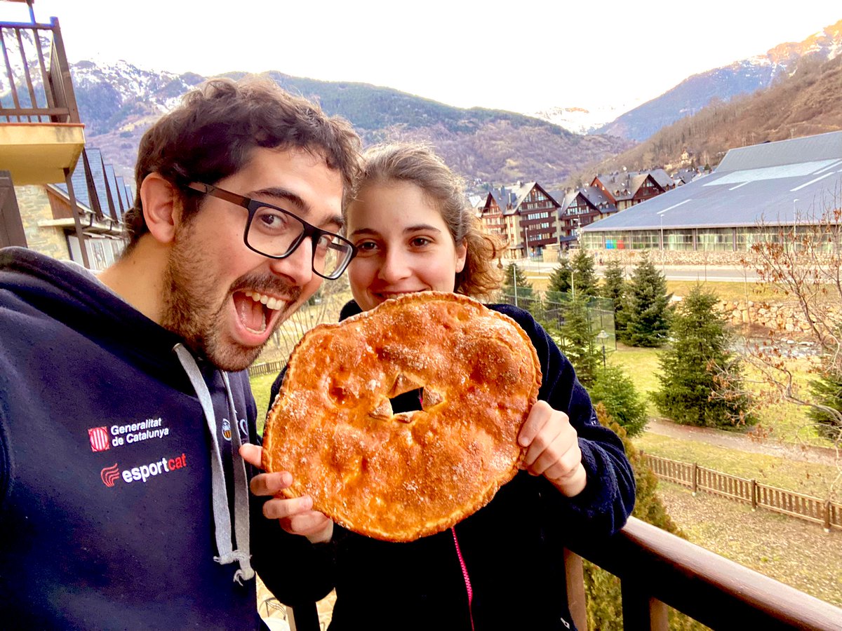 aresrafel's tweet photo. 👣🏔🥂💫Bon dia des aninòs!
#redort pallarès per començar l’any al #còthdebaretja https://t.co/KzpSErKpbv