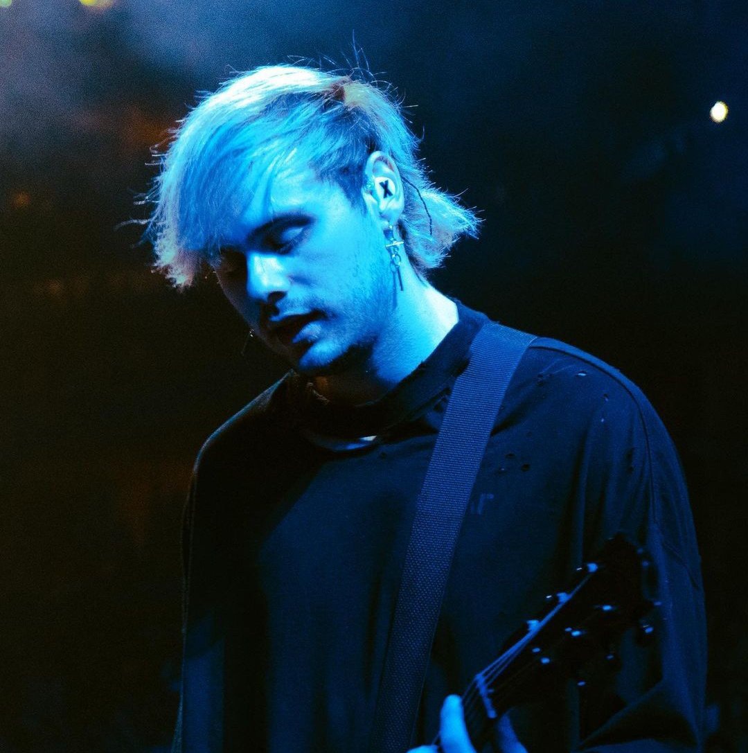 carouselive's tweet photo. WE'RE SEEING 5SOS ON TOUR THIS YEAR https://t.co/wrisiP9wzC