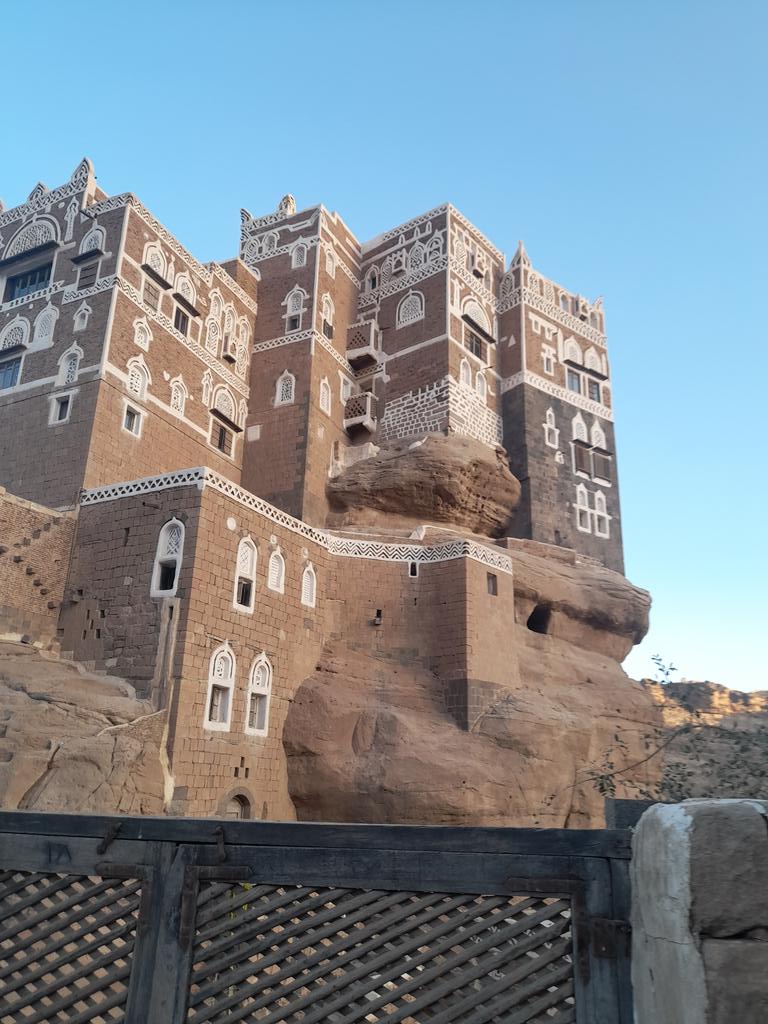 بمناسبة العام الجديد. قمنا بزياره دا ر الحجر  وكل عام وانتم بخير