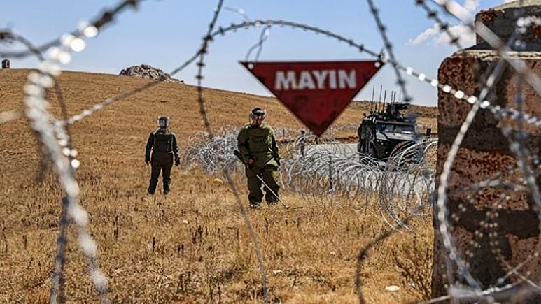 Türkiye'nin en doğusundaki İran sınırında bulunan 80 bin anti personel mayınının temizlenmesine başlandı. Ocak 2023’e kadar Türkiye’nin doğu sınırındaki 83.000 kara mayınının temizlenmesi amacıyla, 18,6 milyon euro tutarındaki proje başladı..