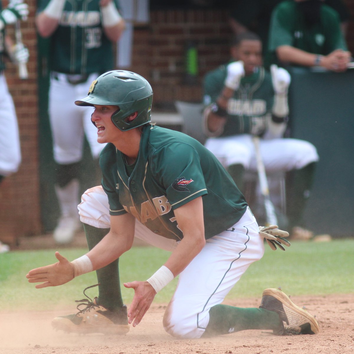 UAB_Baseball's tweet photo. Happy New Year, Blazer Nation! 🎆

Here’s to more baseball in 2022!

#WinAsOne https://t.co/Xy26qIkRzZ