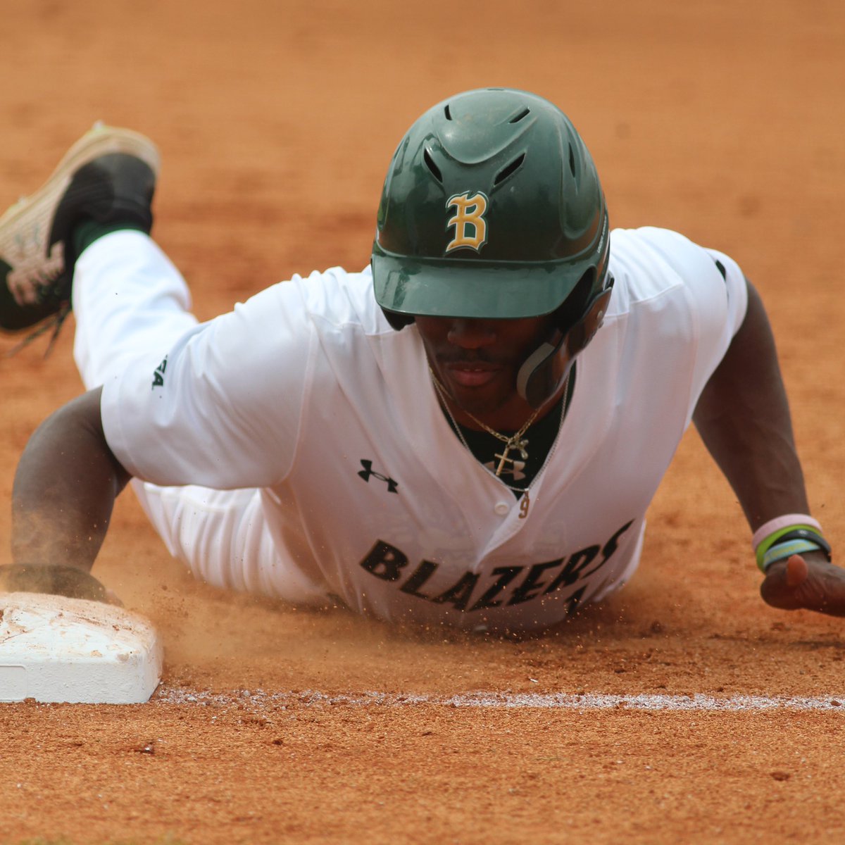 UAB_Baseball's tweet photo. Happy New Year, Blazer Nation! 🎆

Here’s to more baseball in 2022!

#WinAsOne https://t.co/Xy26qIkRzZ