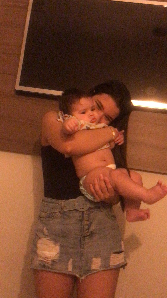 cellyreclaa's tweet photo. menino sem mãe https://t.co/NNQMiyrwou