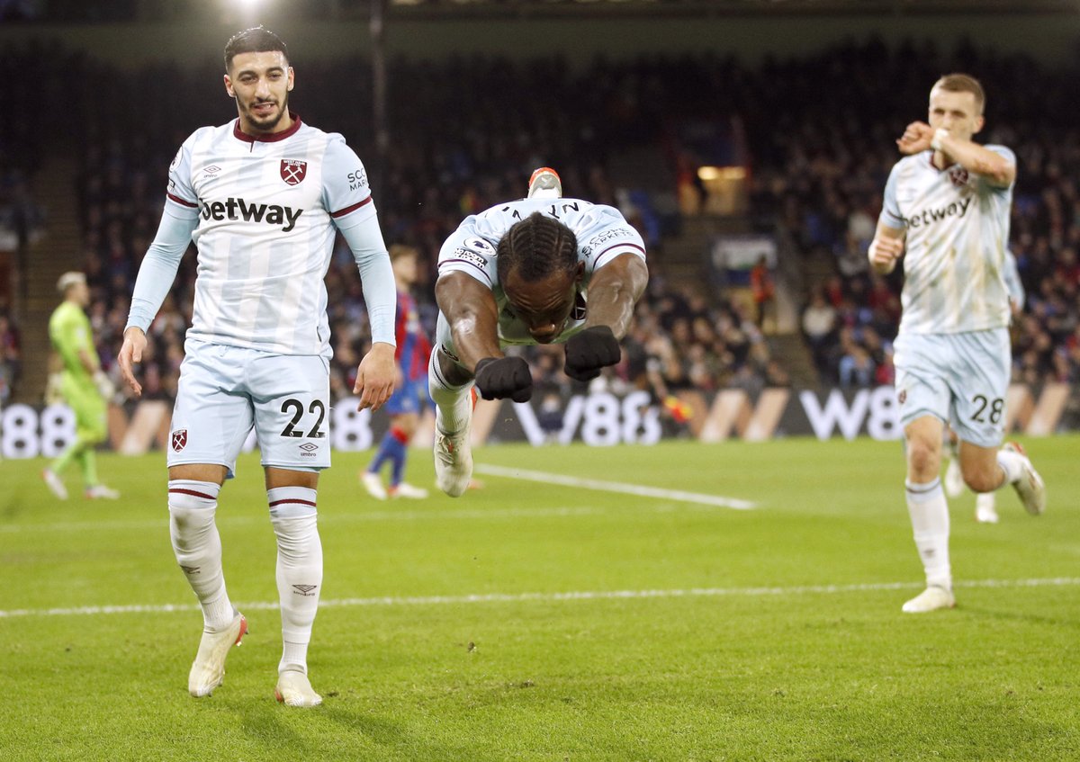OfficialFPL's tweet photo. ✈️ Antonio owners flying into 2022 like: 

#FPL #CRYWHU https://t.co/FWeNQKkE8e