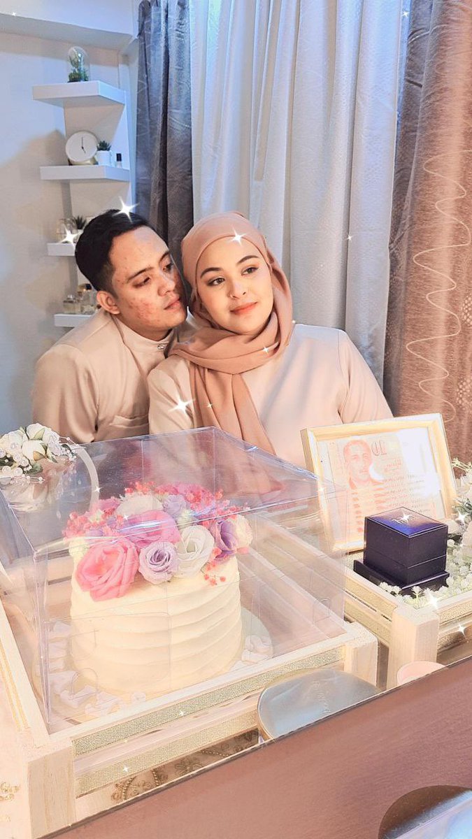 _ellyem's tweet photo. started 2022 with new beginnings ✨❤️ i got engaged to my soulmate 🥰 https://t.co/2bt0IfN5yT