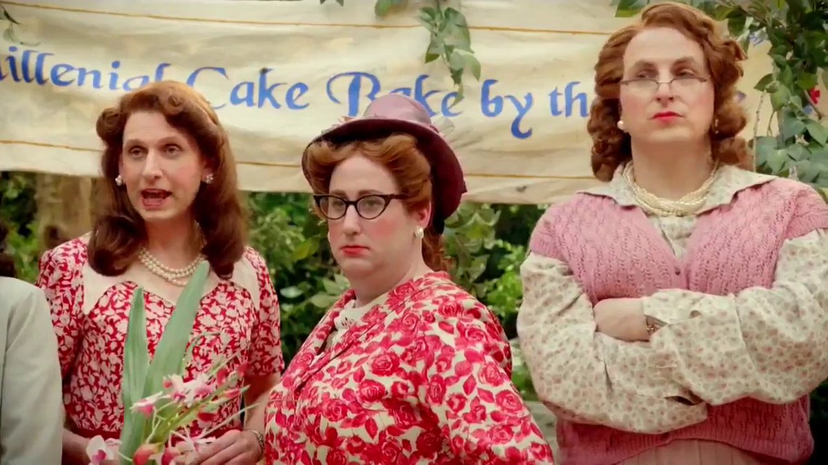 judithdied's tweet photo. gorgeous gorgeous girls have a war over baked goods https://t.co/4537pnL3VU