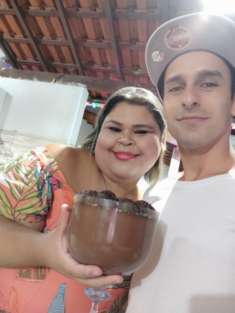 Sissi_Olliveira's tweet photo. The best!❤
.
#frendsforever❤  #felizanonovo. #feliz2022🍾 
..
Os ladrões de brigadeiro..😁😁😁🤤🤤 https://t.co/L14fREpSVp