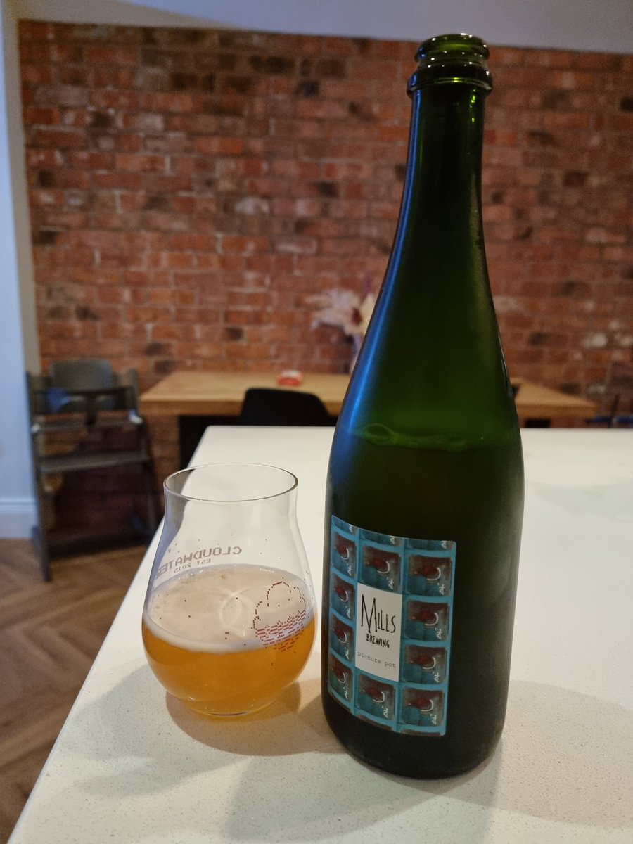 DarrenJ87's tweet photo. Finally getting around to my last of these beauties. #MillsBrewing #PicturePot #firsttweetinyears https://t.co/hMAD5XmLoY https://t.co/6tDVCrVfjg