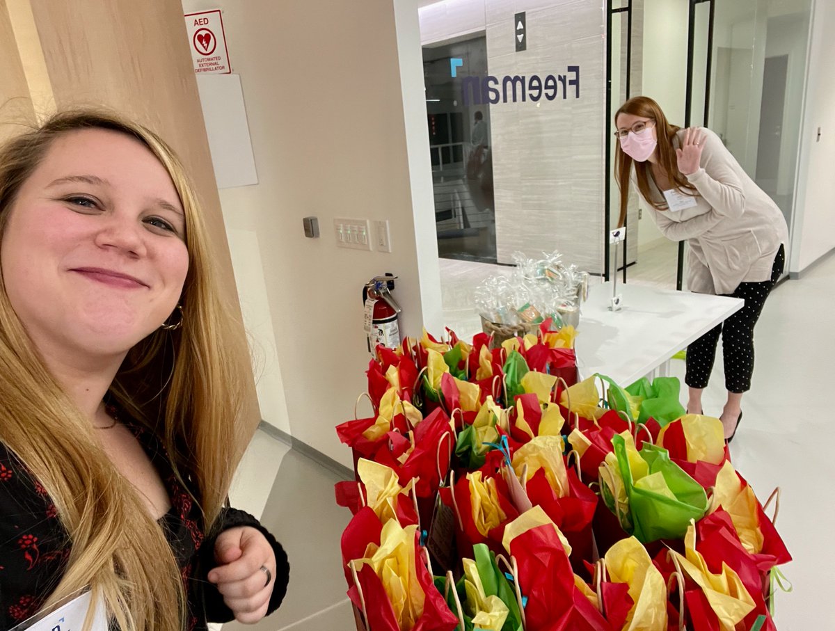 mdgsocial's tweet photo. New Year’s Resolutions are so last year! That’s why mdg will be ringing in 2022 by performing #RandomActsOfKindness. Getting us started are mdg-ers volunteering for @FreemanCo's #InsideLive and helping the #EventsIndustry prepare for a successful year! #RAOK https://t.co/lkaqMAQytJ