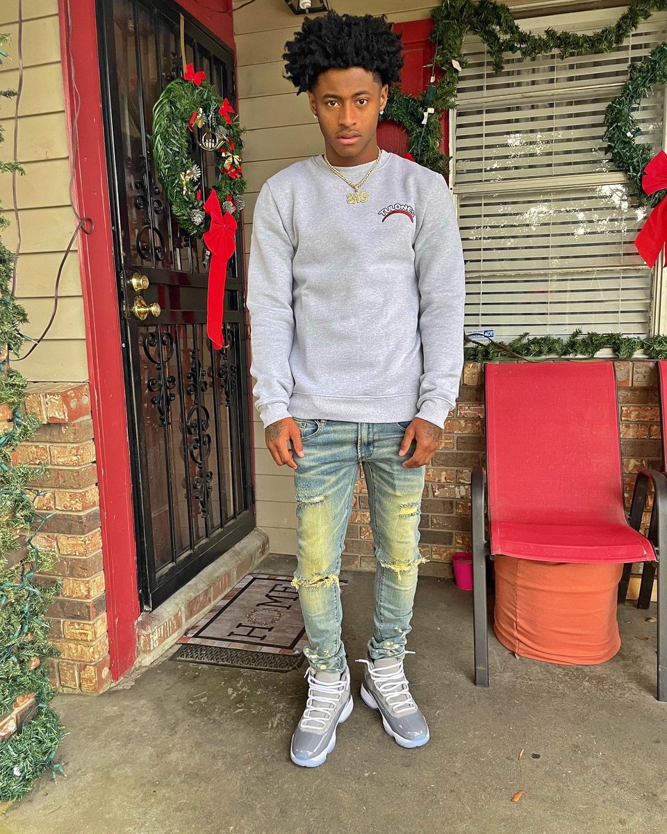 jaybezzy_'s tweet photo. i got fuxxd up habits i won't buy it if it's cheap❤️ new year, same me❗️ https://t.co/NL4vummXvl